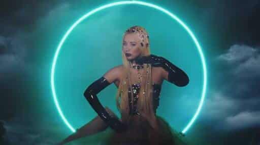 Iggy Azalea – Savior feat Quavo